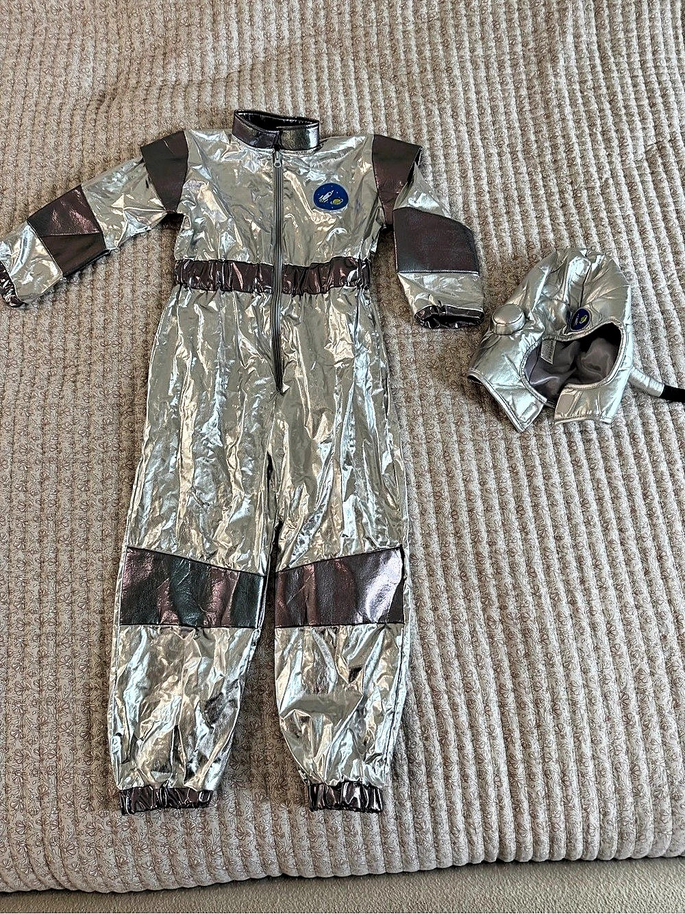 Zara Silver Astronaut Child Costume never worn size 8-10